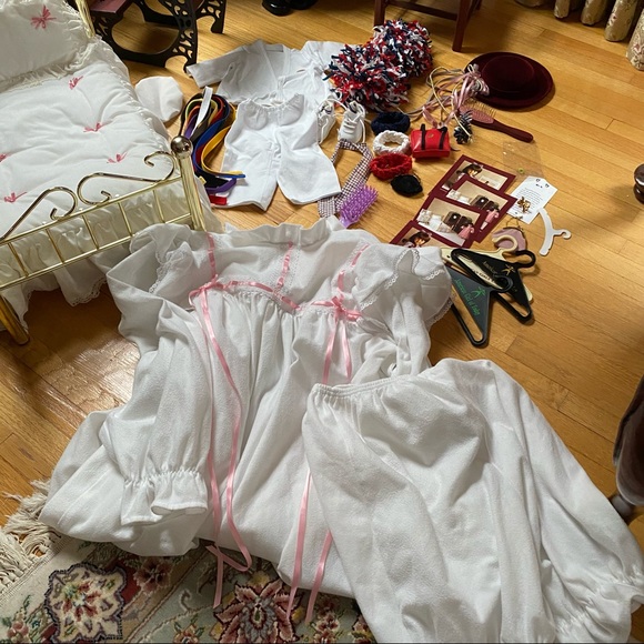 American Girl Samantha & Trunk, Brass Bed, Desk, Chair, Girls Nightgown & more - Picture 15 of 17